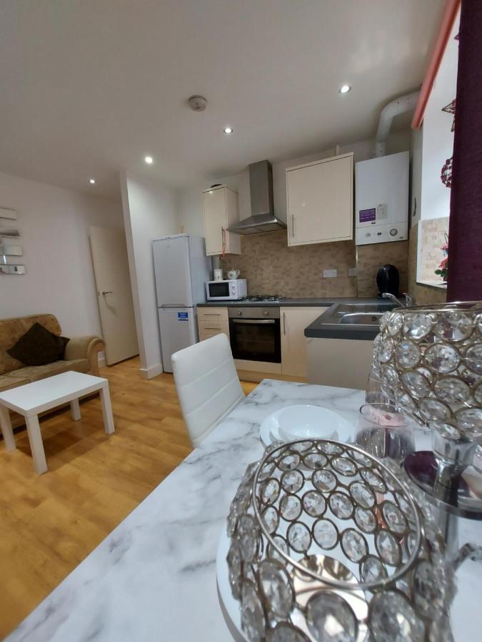Lux Apartment In Gatwick Crawley  Ngoại thất bức ảnh