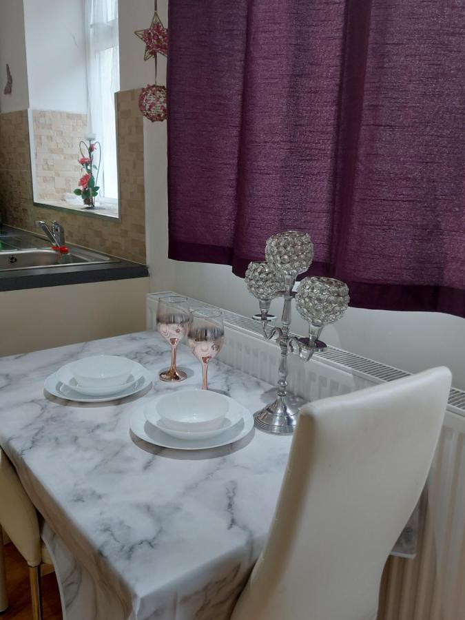 Lux Apartment In Gatwick Crawley  Ngoại thất bức ảnh
