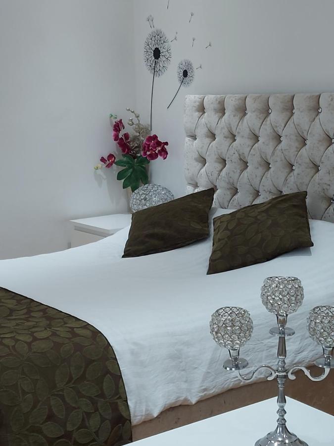 Lux Apartment In Gatwick Crawley  Ngoại thất bức ảnh