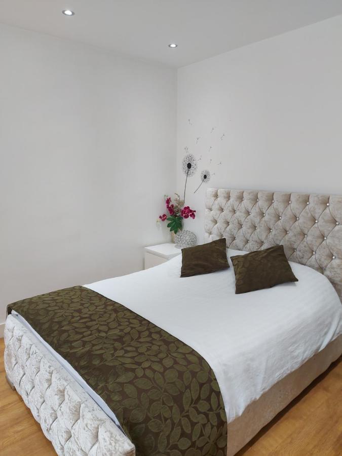 Lux Apartment In Gatwick Crawley  Ngoại thất bức ảnh
