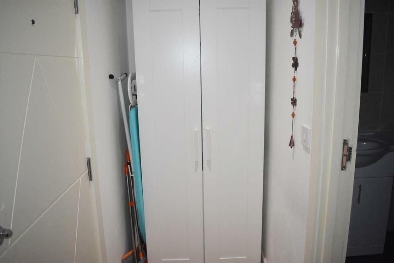 Lux Apartment In Gatwick Crawley  Ngoại thất bức ảnh