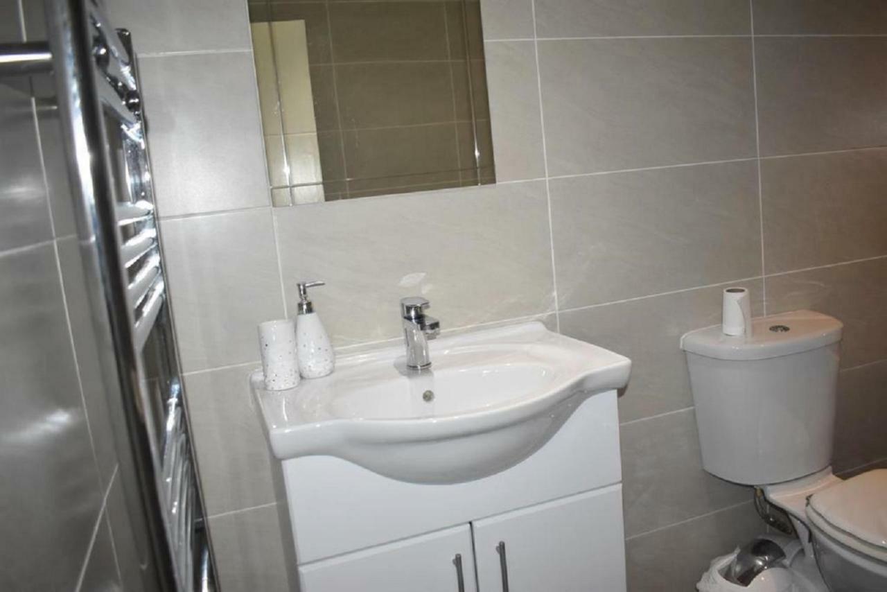 Lux Apartment In Gatwick Crawley  Ngoại thất bức ảnh